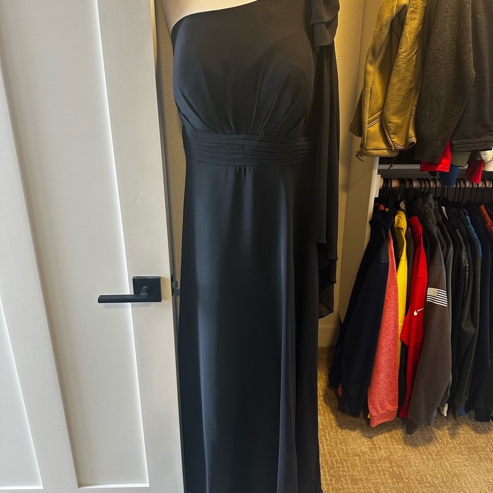 Elegant Black One-Shoulder Dress